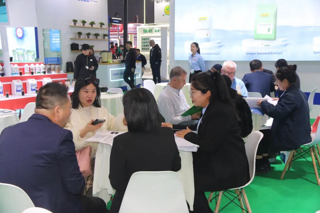 金牌赞助企业英国上市公司365全新亮相上海CAC国际农化展，以科技实力献礼25周年