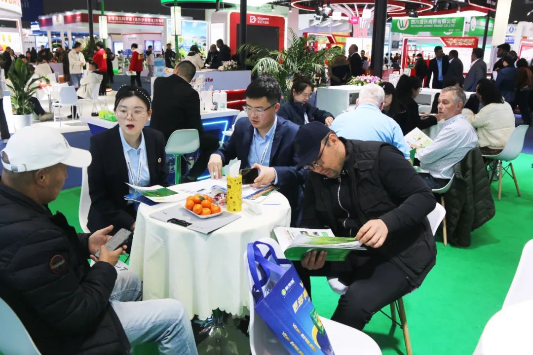 金牌赞助企业英国上市公司365全新亮相上海CAC国际农化展，以科技实力献礼25周年