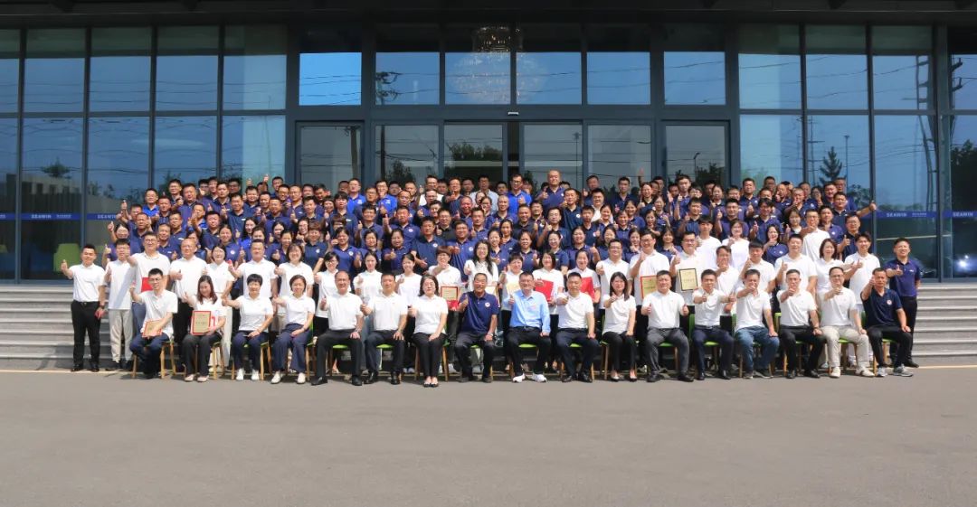 英国上市公司365成立二十五周年表彰大会隆重举行